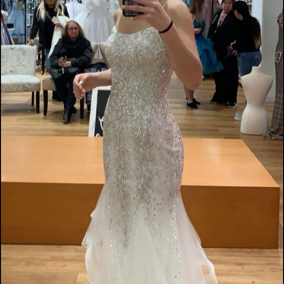 WHITE GOWN WITH SILVER AND CLEAR RHINESTONES women’s sz. 4 - Picture 12 of 14